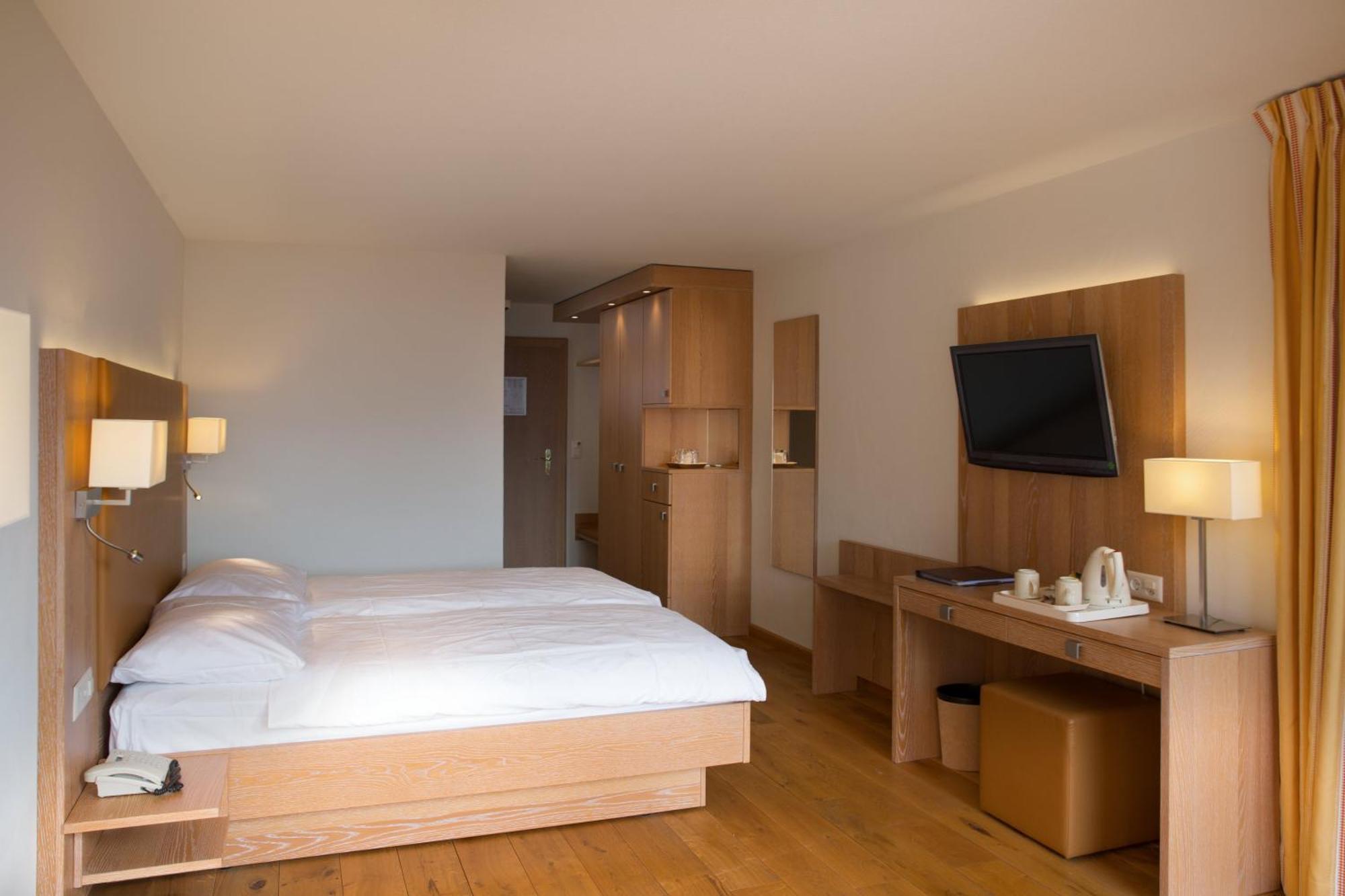 Hotel Helvetia Intergolf Кранс Монтана Екстериор снимка